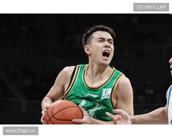 刷到赵继伟私照：外表邻家弟弟，客厅像豪宅……这反差我笑不出来