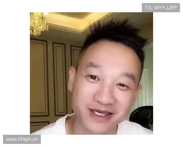 杨威练完倒立回家还得帮娃写作业，这大神到底啥时候能停？